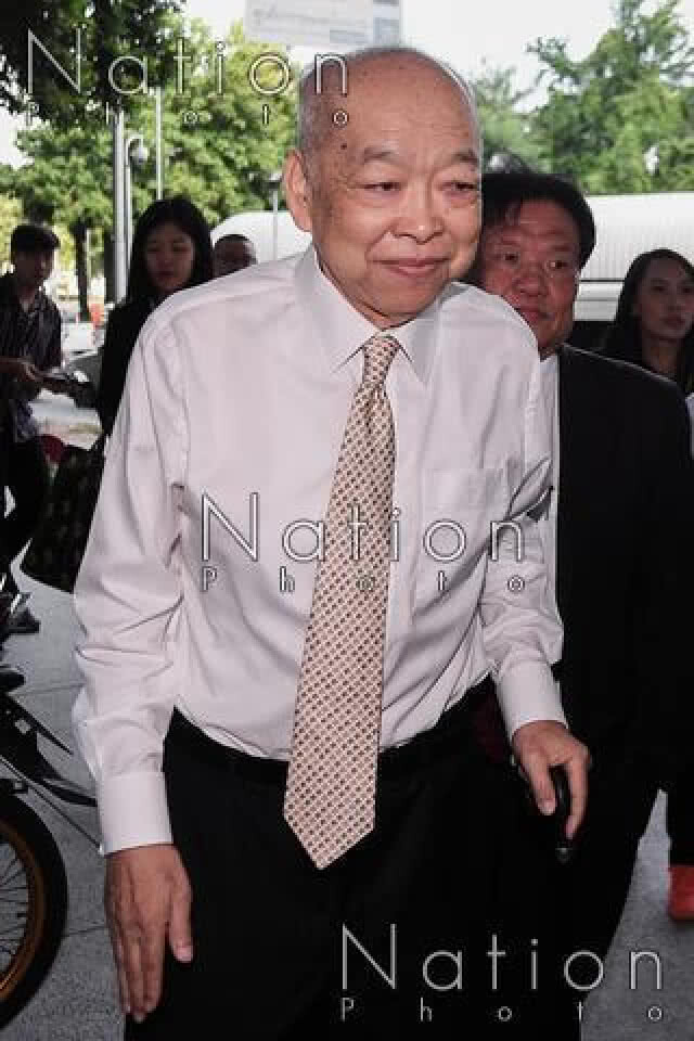 คุก 2 ปี ไม่รอลงอาญา
"สุรพงษ์" คืนพาสปอร์ต "ทักษิณ"