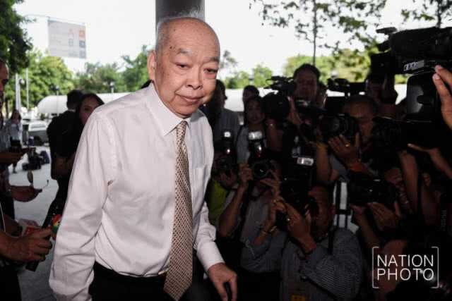 คุก 2 ปี ไม่รอลงอาญา
"สุรพงษ์" คืนพาสปอร์ต "ทักษิณ"