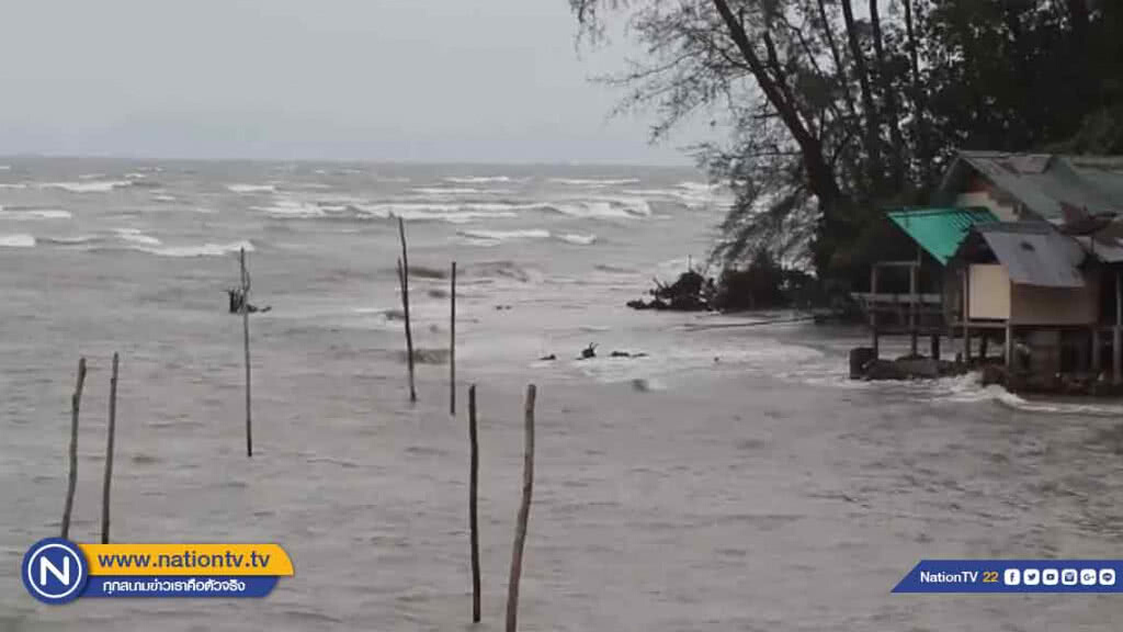 "ตรัง"ฝนยังคงตกหนักคลื่นยังมีกำลังแรง "ตรัง"ฝนยังคงตกหนักคลื่นยังมีกำลังแรง