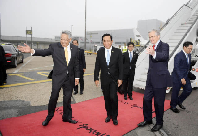 (ภาพชุด) พล.อ.ประยุทธ์ ถึงกรุงลอนดอนแล้ว! ในการเยือนสหราชอาณาจักรและสาธารณรัฐฝรั่งเศส