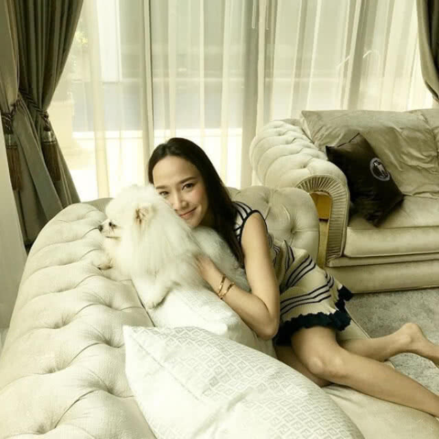 เปิดคลิปโมเม้นท์น่ารัก อั้ม - พัชราภา นางฟ้าของสี่ขา ที่เห็นเเล้วต้องหลงรัก!!
