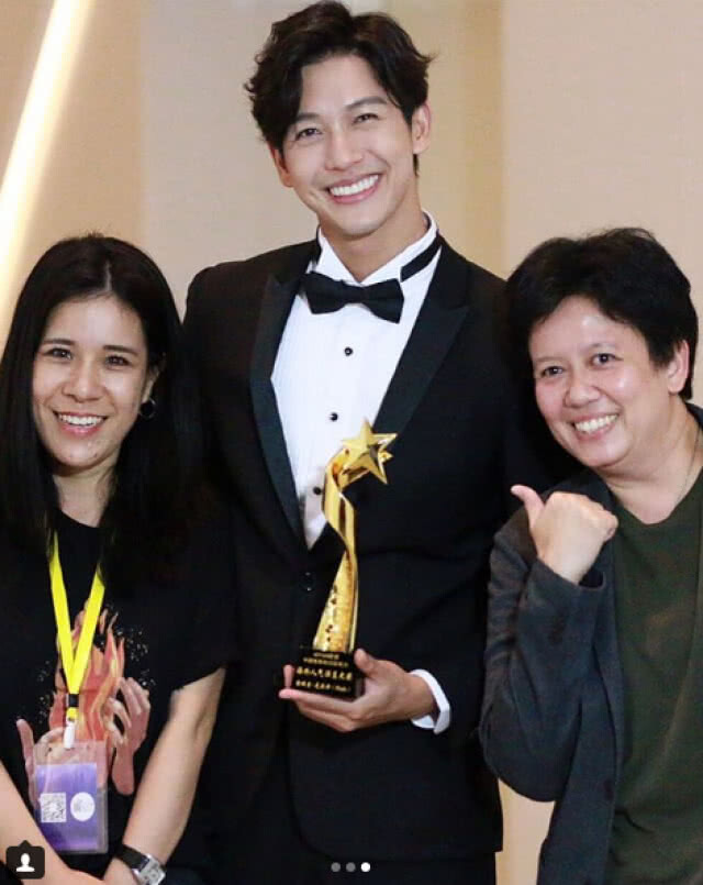 ปรบมือดังๆ "พุฒ พฺฒิชัย"รับรางวัล Popular Artist Overseas
