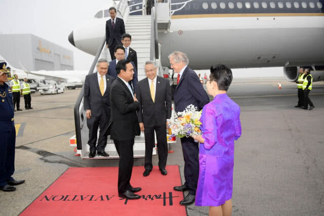 (ภาพชุด) พล.อ.ประยุทธ์ ถึงกรุงลอนดอนแล้ว! ในการเยือนสหราชอาณาจักรและสาธารณรัฐฝรั่งเศส