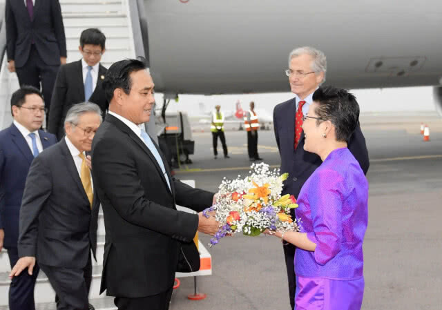 (ภาพชุด) พล.อ.ประยุทธ์ ถึงกรุงลอนดอนแล้ว! ในการเยือนสหราชอาณาจักรและสาธารณรัฐฝรั่งเศส