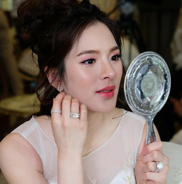 ใจละลาย!! "ปันปัน" แปลงร่างเป็นบาร์บี้เกิร์ล