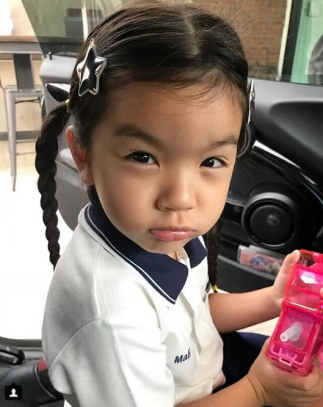 น้องมะลิ สุดเศร้า เพื่อนที่โรงเรียนวิ่งหนี เพราะกิ๊บติดผมอันใหม่