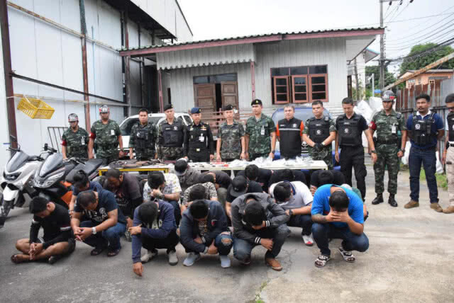 จับแก็งเงินกู้ดอกโหด รวบผู้ต้องหา 21 ราย เผยอดีตเจ้าของรง.พลาสติก เคยตกเป็นเหยื่อจนหมดตัว(มีคลิป)