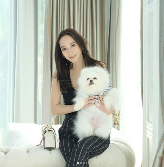 เปิดคลิปโมเม้นท์น่ารัก อั้ม - พัชราภา นางฟ้าของสี่ขา ที่เห็นเเล้วต้องหลงรัก!!