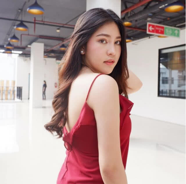 ส่องภาพล่าสุด "นาฟ" สาวหน้าคม
หลานสาว เเพท-ณปภา !!!