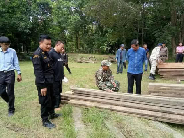 สนธิกำลังค้นเป้าหมายไม้เถื่อนแจ้ห่ม เจ้าของบ้านซัดทอดเป็นของปลัดอำเภองาว