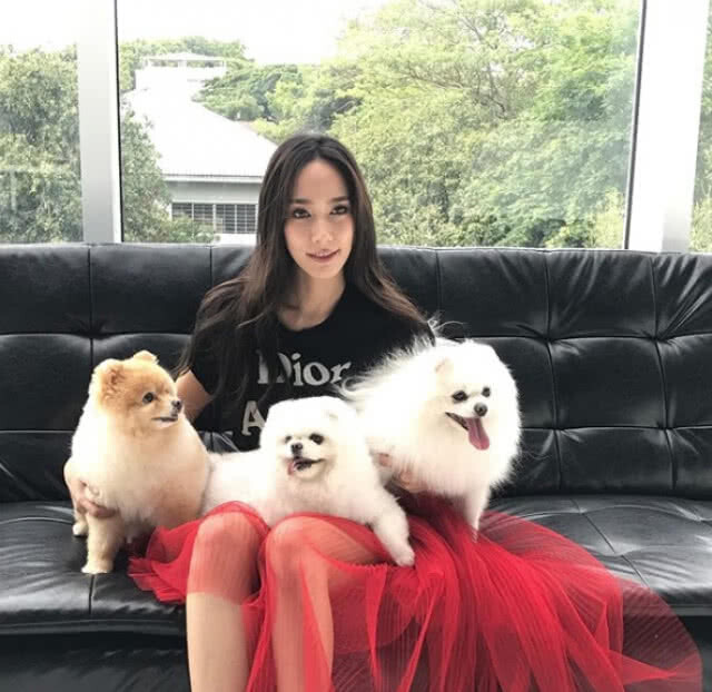 เปิดคลิปโมเม้นท์น่ารัก อั้ม - พัชราภา นางฟ้าของสี่ขา ที่เห็นเเล้วต้องหลงรัก!!