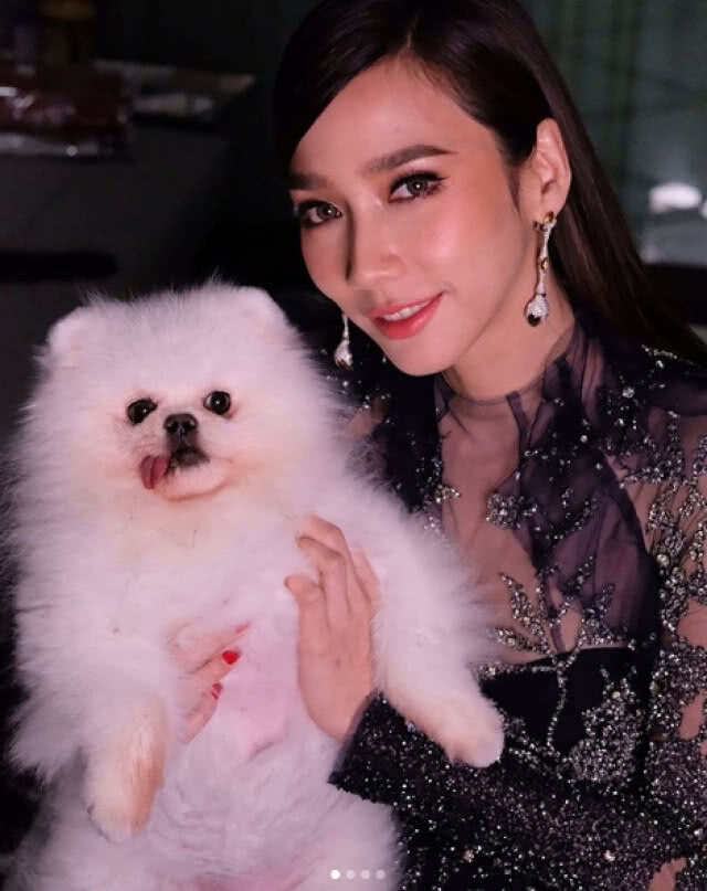 เปิดคลิปโมเม้นท์น่ารัก อั้ม - พัชราภา นางฟ้าของสี่ขา ที่เห็นเเล้วต้องหลงรัก!!