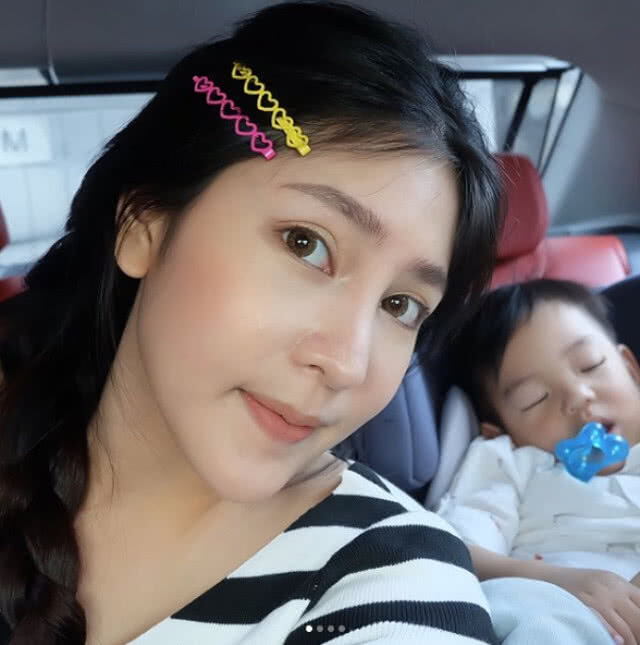 ส่องภาพล่าสุด "นาฟ" สาวหน้าคม
หลานสาว เเพท-ณปภา !!!