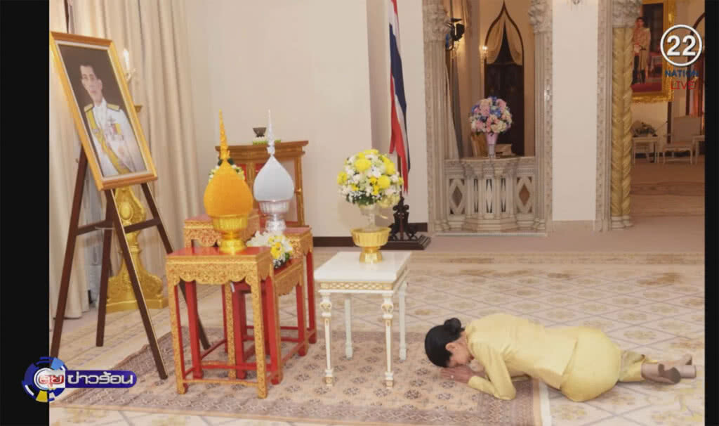 (คลิปข่าว) สมเด็จพระเจ้าอยู่หัว พระราชทานดอกไม้วันเกิด (คลิปข่าว) สมเด็จพระเจ้าอยู่หัว พระราชทานดอกไม้วันเกิด