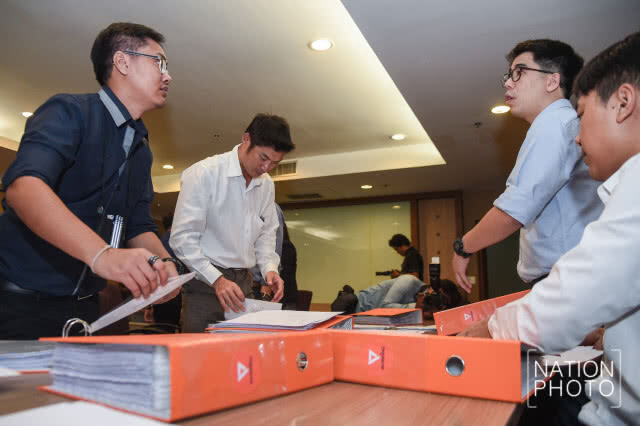 ธนาธร ยื่นจัดตั้งพรรคอนาคตใหม่
