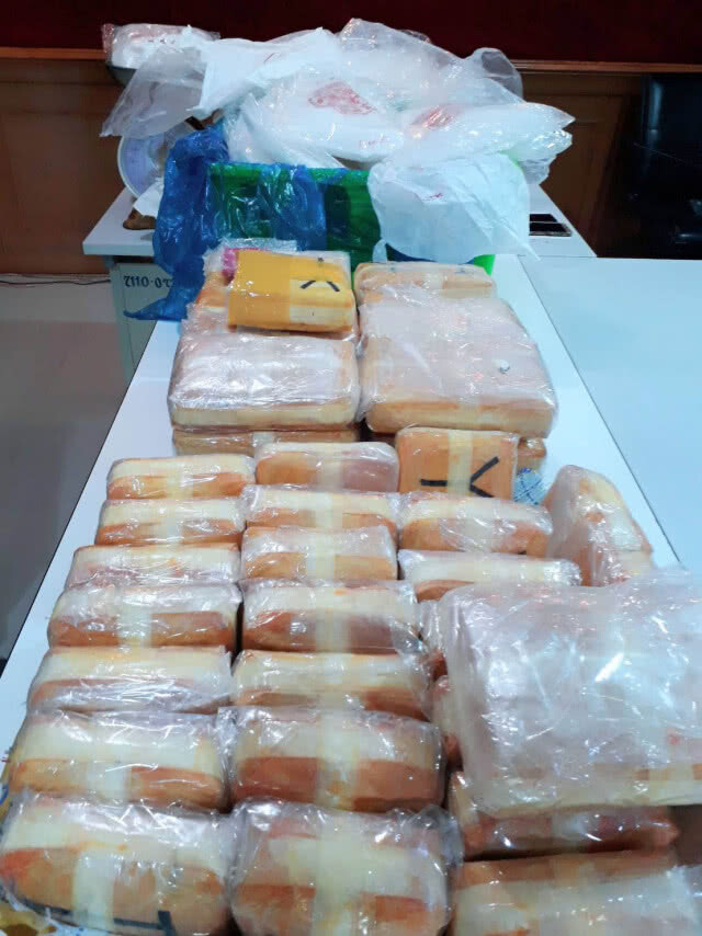 รวบหนุ่มศรีสะเกษขนยานรกเกือบ 3 แสน-เฮโรอีน 6.5 กก.