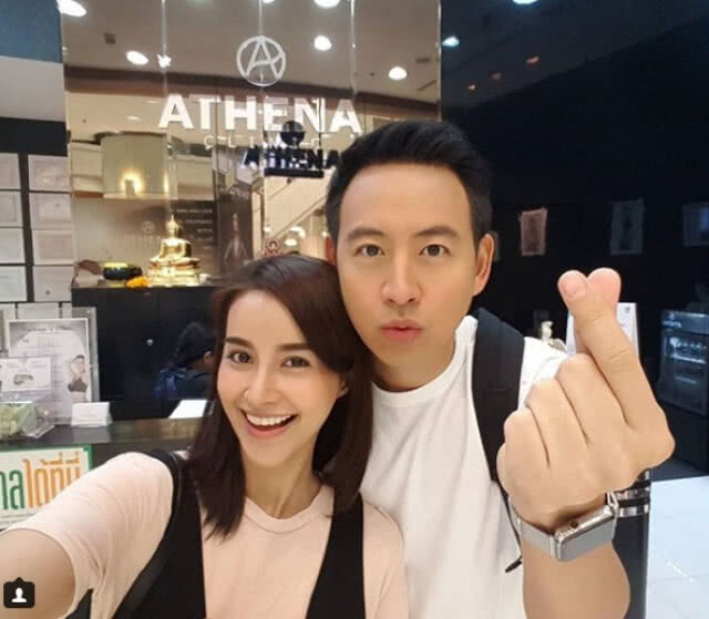 ไม่หวือหวา เเต่แฮปปี้ !!!!
อาร์ม-พิพัฒน์ อวยพรวันเกิด น้ำฝนเเฟนของผม !!