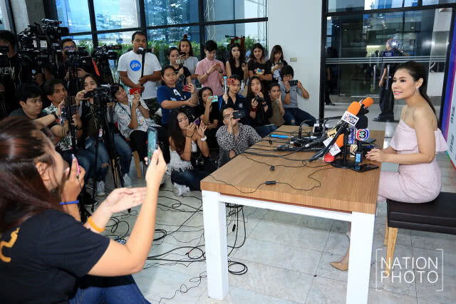 (ภาพชุด)"น้ำฝน ทวีพร" อดีตนางงามที่ตกเป็นข่าวกับ "หนุ่ม ศรราม" แถลงข่าวเปิดใจ