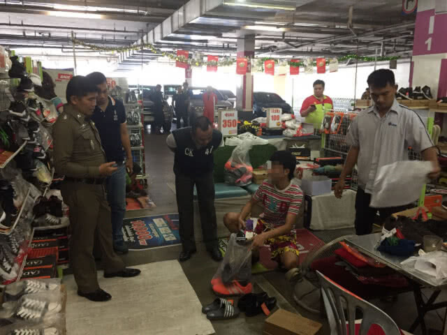 รวบโจ๋ 18 ลักขโมยรองเท้า 5 คู่