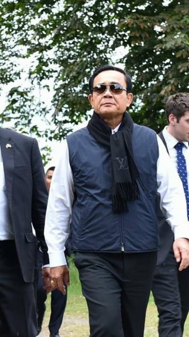 "บิ๊กตู่" รีแล็กซ์ ทัวร์ลอนดอน