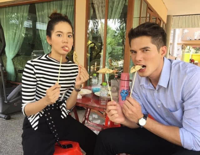 มิกค์-ทองระย้า หอบต้นไม้มงคล
เยี่ยมโบว์-เมลดา หลังผ่าตัดซีสต์ที่มดลูก !!!