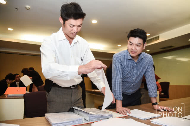ธนาธร ยื่นจัดตั้งพรรคอนาคตใหม่
