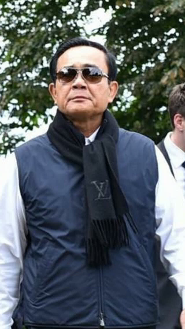 "บิ๊กตู่" รีแล็กซ์ ทัวร์ลอนดอน