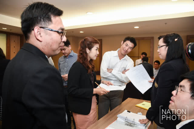 ธนาธร ยื่นจัดตั้งพรรคอนาคตใหม่