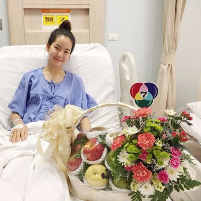 มิกค์-ทองระย้า หอบต้นไม้มงคล
เยี่ยมโบว์-เมลดา หลังผ่าตัดซีสต์ที่มดลูก !!!