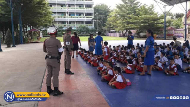 (คลิป)ตร.ล้อมคอกสอนเด็กเล็กเอาตัวรอดติดในรถ 'ป้องกัน' เหตุสลดซ้ำรอย