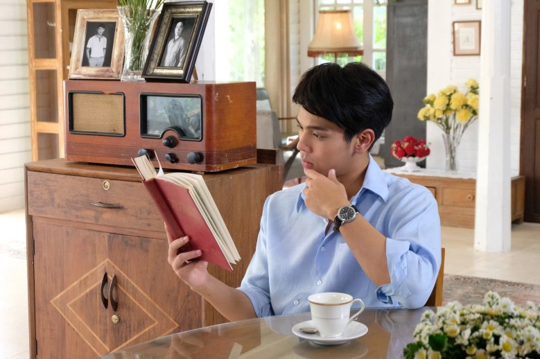 'ตงตง' ชก 'ตรี' ล้มคว่ำ ในละคร "สายรักสายสวาท" ชมกันได้ในวันอังคารที่ 26 มิ.ย