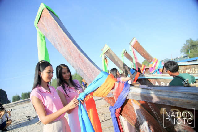 40 สาวงาม ร่วมประเพณีผูกผ้าเรือหัวโทง