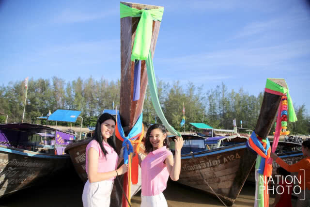 40 สาวงาม ร่วมประเพณีผูกผ้าเรือหัวโทง