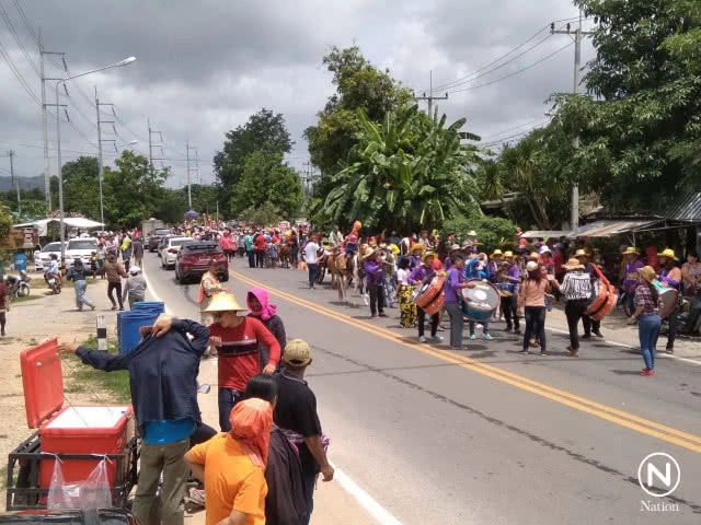 กำนันดังเมืองกาญจน์ บวชลูกชาย จัดเต็ม! แห่นาค 2 วัน กินเลี้ยง 2 คืน จ้าง "เสรี รุ่งสว่าง"