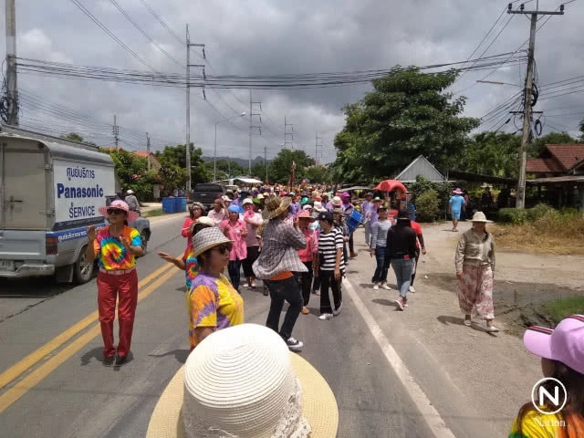 กำนันดังเมืองกาญจน์ บวชลูกชาย จัดเต็ม! แห่นาค 2 วัน กินเลี้ยง 2 คืน จ้าง "เสรี รุ่งสว่าง"