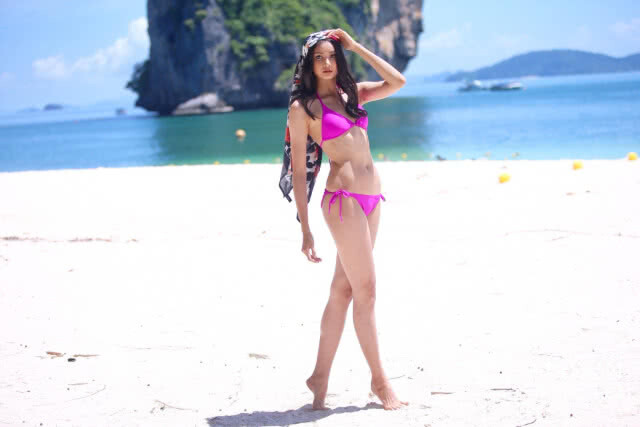 (ภาพชุด) มันจ้าซะเหลือเกิน! ส่อง 40 สาวงามมิสยูนิเวิร์สไทยแลนด์ 2018 ในชุดว่ายน้ำกลางหาดทรายขาว