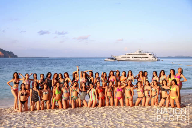 (ภาพชุด) ส่อง! 40 สาวงามมิสยูนิเวิร์สไทยแลนด์ 2018 เล่นน้ำคลายร้อนท่ามกลางบรรยากาศแสงอ่อนยามเย็น