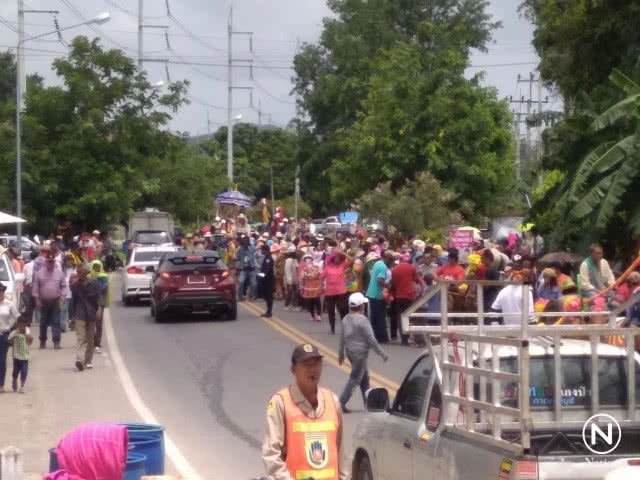 กำนันดังเมืองกาญจน์ บวชลูกชาย จัดเต็ม! แห่นาค 2 วัน กินเลี้ยง 2 คืน จ้าง "เสรี รุ่งสว่าง"