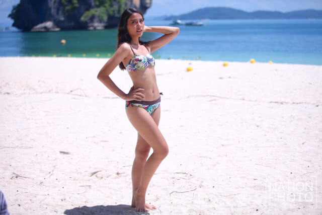 (ภาพชุด) มันจ้าซะเหลือเกิน! ส่อง 40 สาวงามมิสยูนิเวิร์สไทยแลนด์ 2018 ในชุดว่ายน้ำกลางหาดทรายขาว