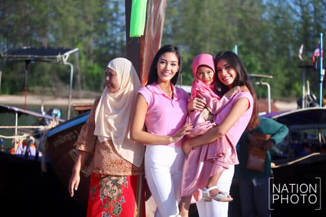 40 สาวงาม ร่วมประเพณีผูกผ้าเรือหัวโทง