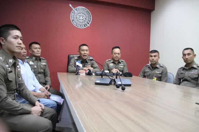 ตร.รวบ 2 ผตห.คุยกับเหยื่อผ่านเเอพดัง ก่อนอ้างเป็นตำรวจบังคับเอาเงิน 12,000 บาท เร่งล่าตัวเพิ่มอีกราย