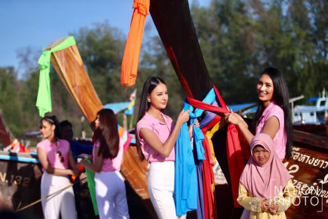 40 สาวงาม ร่วมประเพณีผูกผ้าเรือหัวโทง