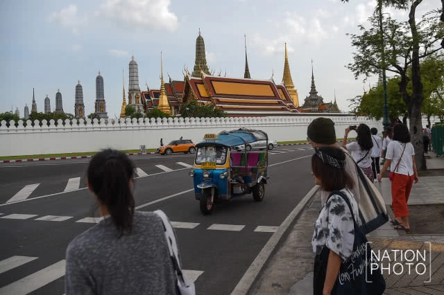 คุมเข้มแท๊กซี่-ตุ๊กตุ๊ก รอบพระบรมมหาราชวัง ป้องกันข่มขู่-โก่งราคา นักท่องเที่ยว