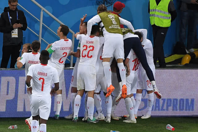 ชาคิรี สุดแสบ! ซัดท้ายเกม สวิส เฉือนเซิร์บ 2-1