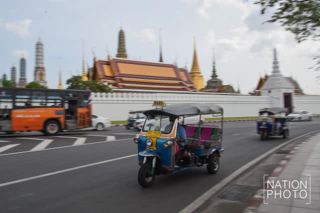 คุมเข้มแท๊กซี่-ตุ๊กตุ๊ก รอบพระบรมมหาราชวัง ป้องกันข่มขู่-โก่งราคา นักท่องเที่ยว
