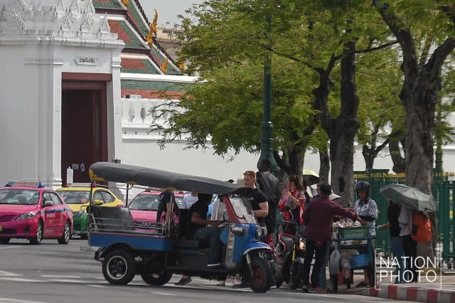 คุมเข้มแท๊กซี่-ตุ๊กตุ๊ก รอบพระบรมมหาราชวัง ป้องกันข่มขู่-โก่งราคา นักท่องเที่ยว