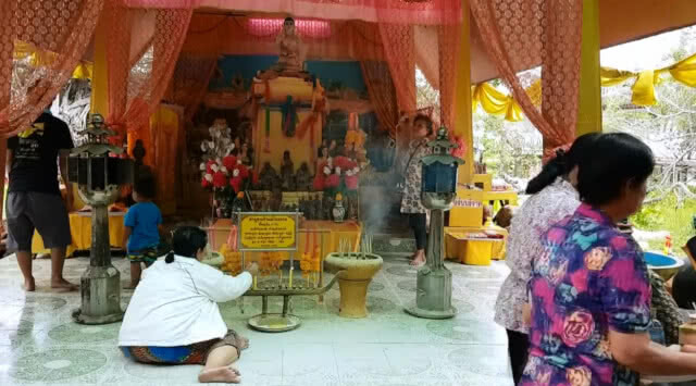 นักท่องเที่ยวแห่เที่ยว "อุทยานไทรงาม" (มีคลิป)