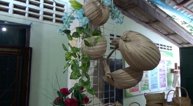 "ติหมา" อาชีพปากกัดตีนถีบแต่โกอินเตอร์ (มีคลิป)