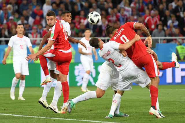 ชาคิรี สุดแสบ! ซัดท้ายเกม สวิส เฉือนเซิร์บ 2-1