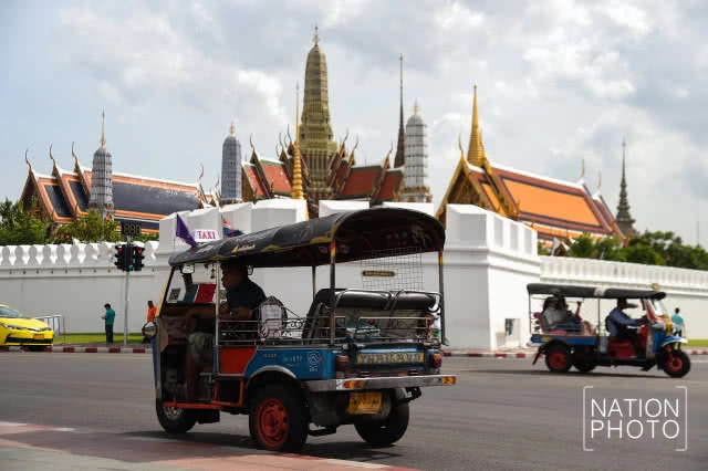 คุมเข้มแท๊กซี่-ตุ๊กตุ๊ก รอบพระบรมมหาราชวัง ป้องกันข่มขู่-โก่งราคา นักท่องเที่ยว